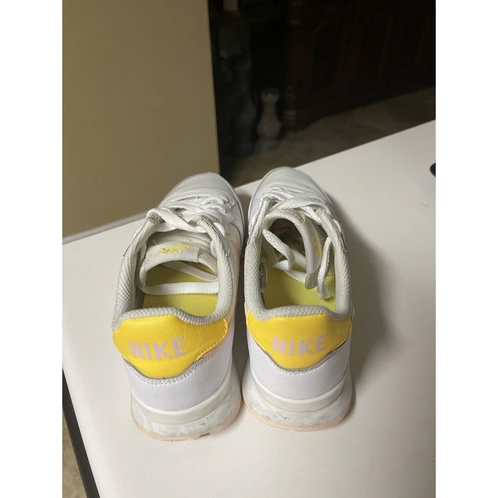 Nike‎ Internationalist Womens 6.5 White Pink Running Casual Sneakers Shoes